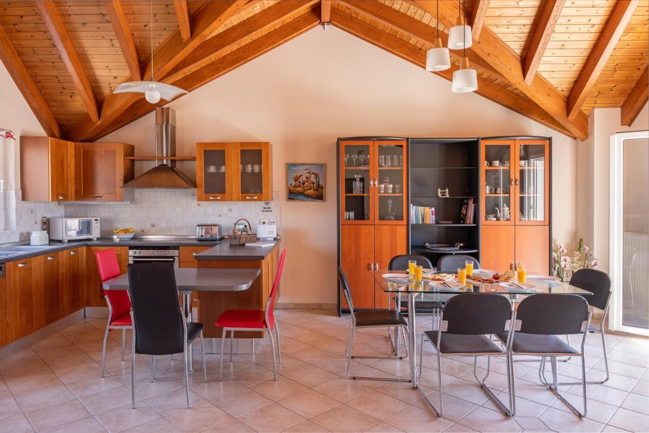 Grand Square Apartment Argostoli  Buitenkant foto
